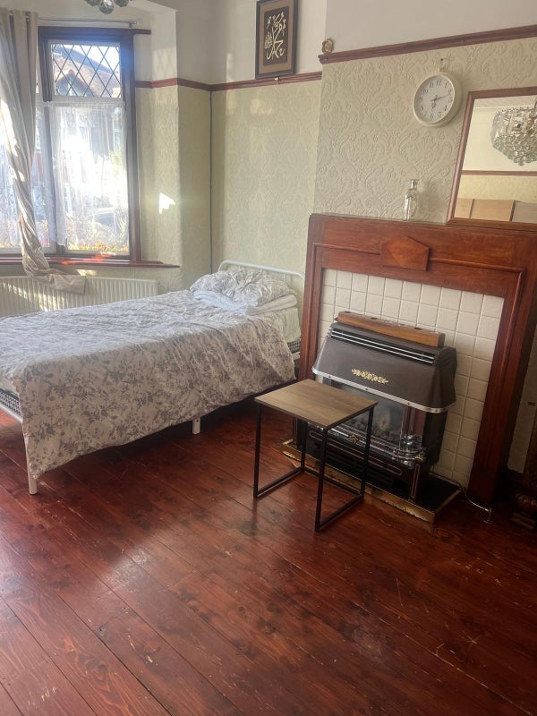 Room Hillside Gardens in Greater London