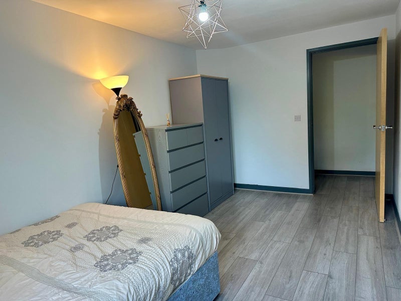 Room Crown Dale in Greater London