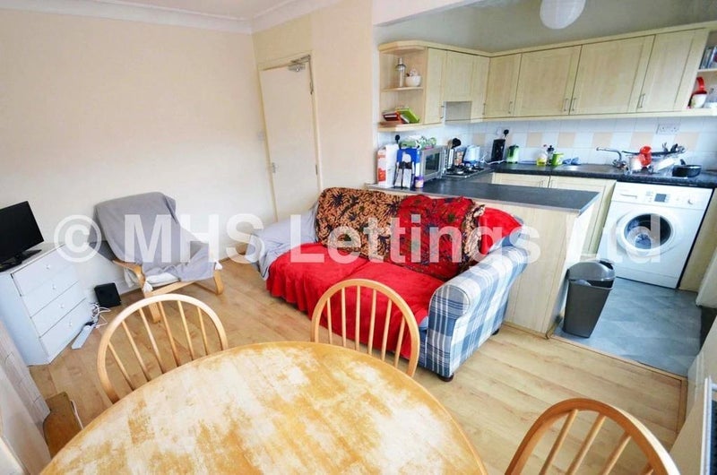 Room Back Mayville Avenue in Leeds