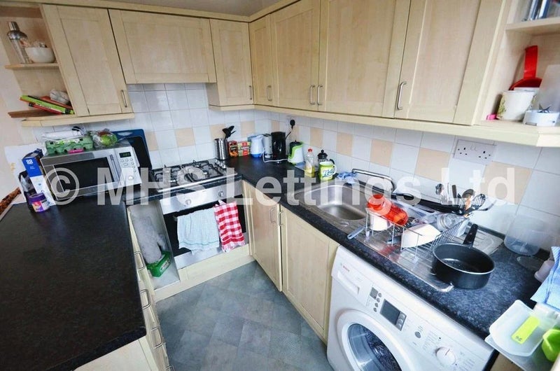 Room Back Mayville Avenue in Leeds