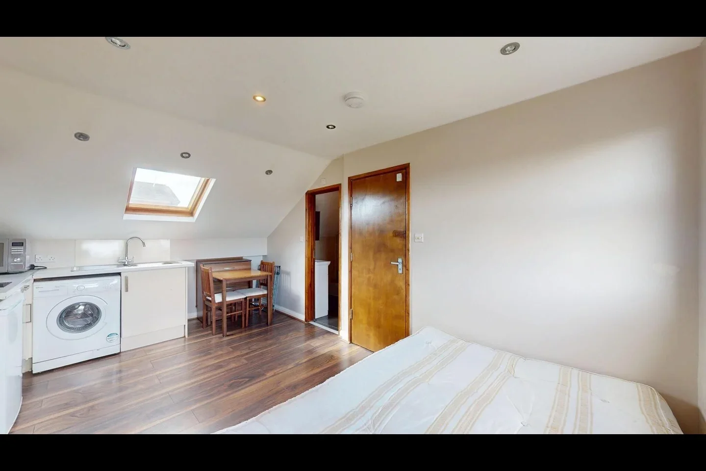 Flat Blackstock Road in Greater London
