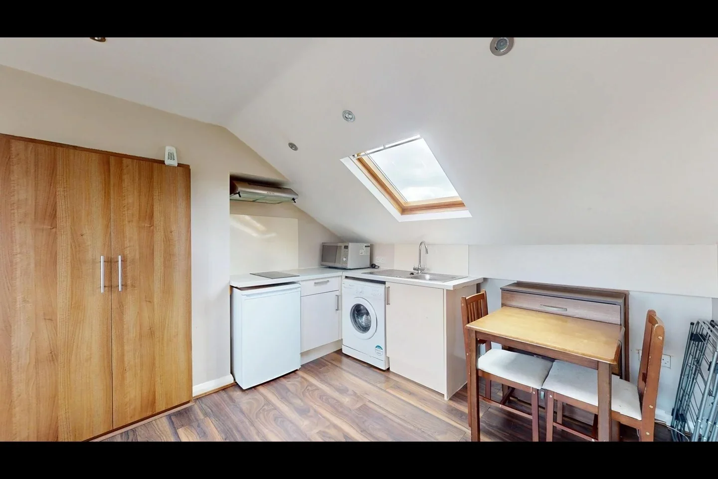Flat Blackstock Road in Greater London