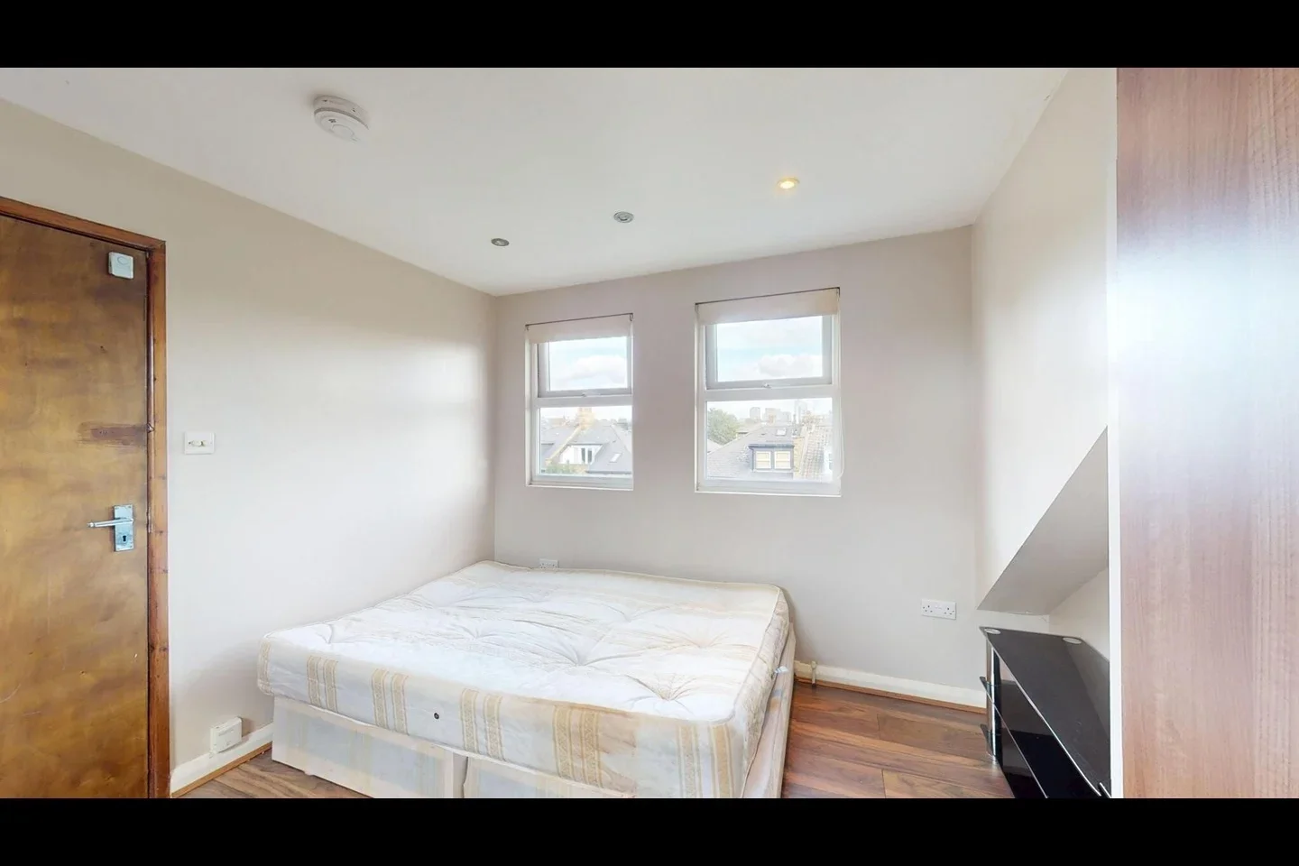Flat Blackstock Road in Greater London