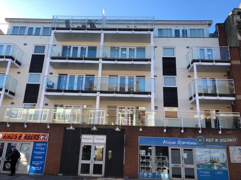 Flat Elm Grove in Portsmouth