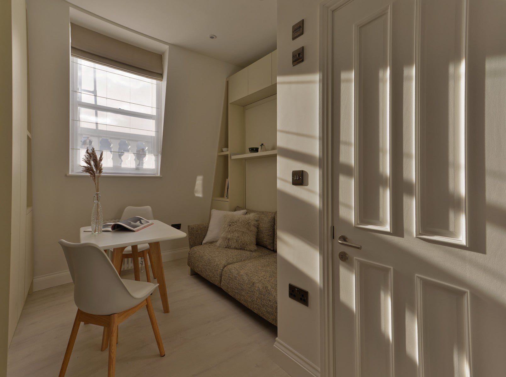 Flat Linden Gardens in Greater London