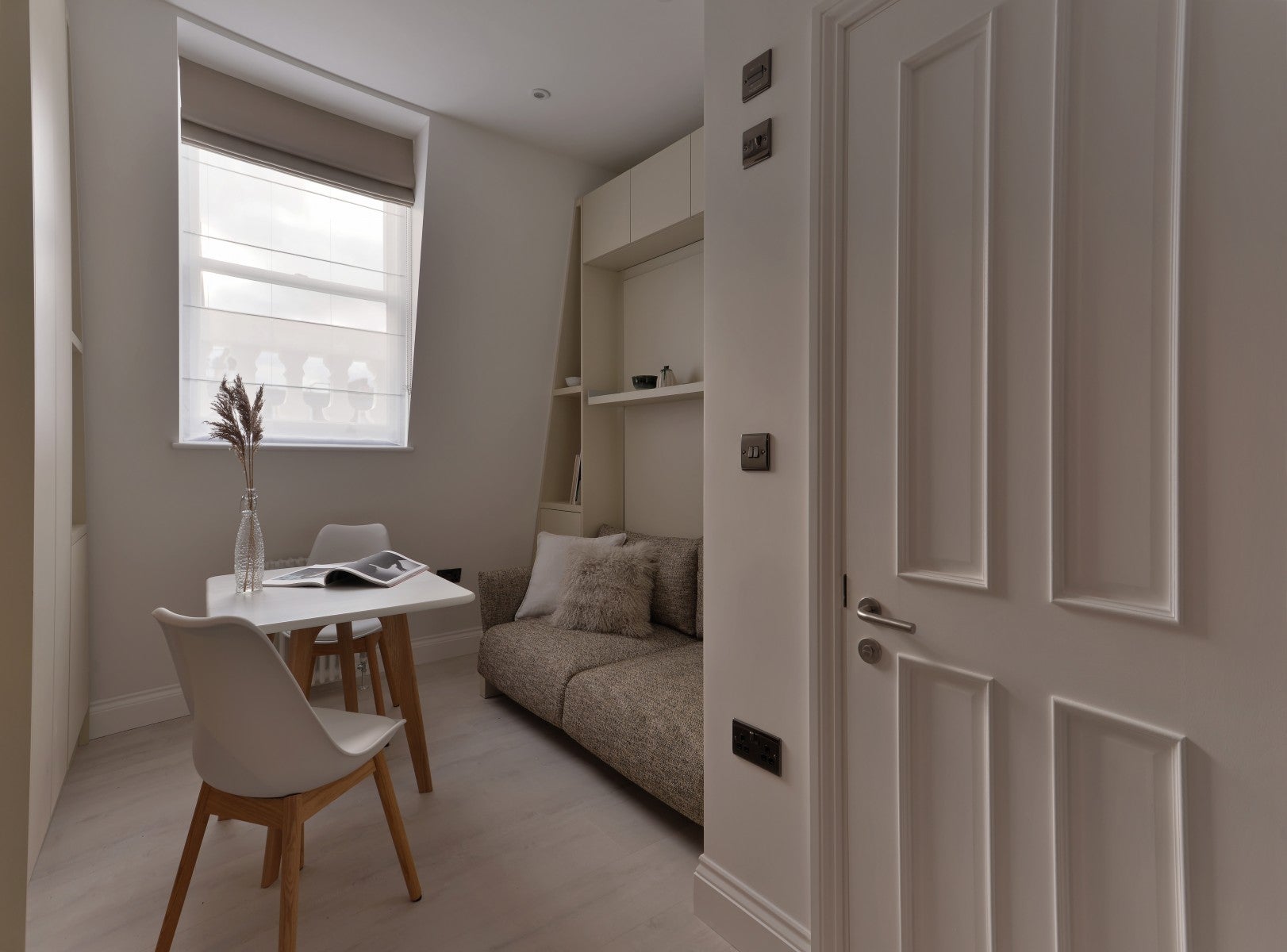Flat Linden Gardens in Greater London
