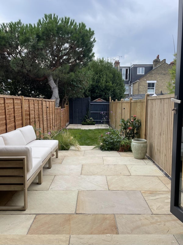 Room Swaby Road in Greater London