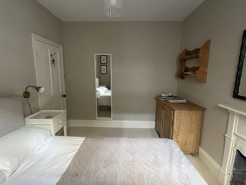 Room Swaby Road in Greater London