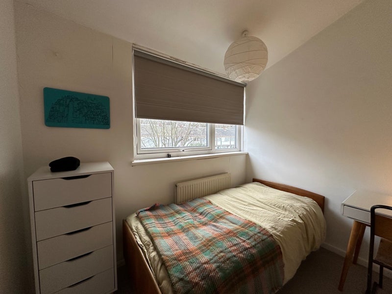 Room Gaywood Close in Greater London