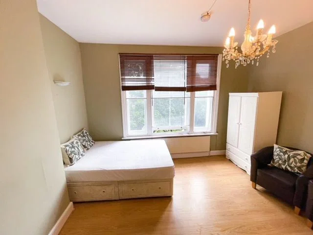 Room Elsham Road in Greater London