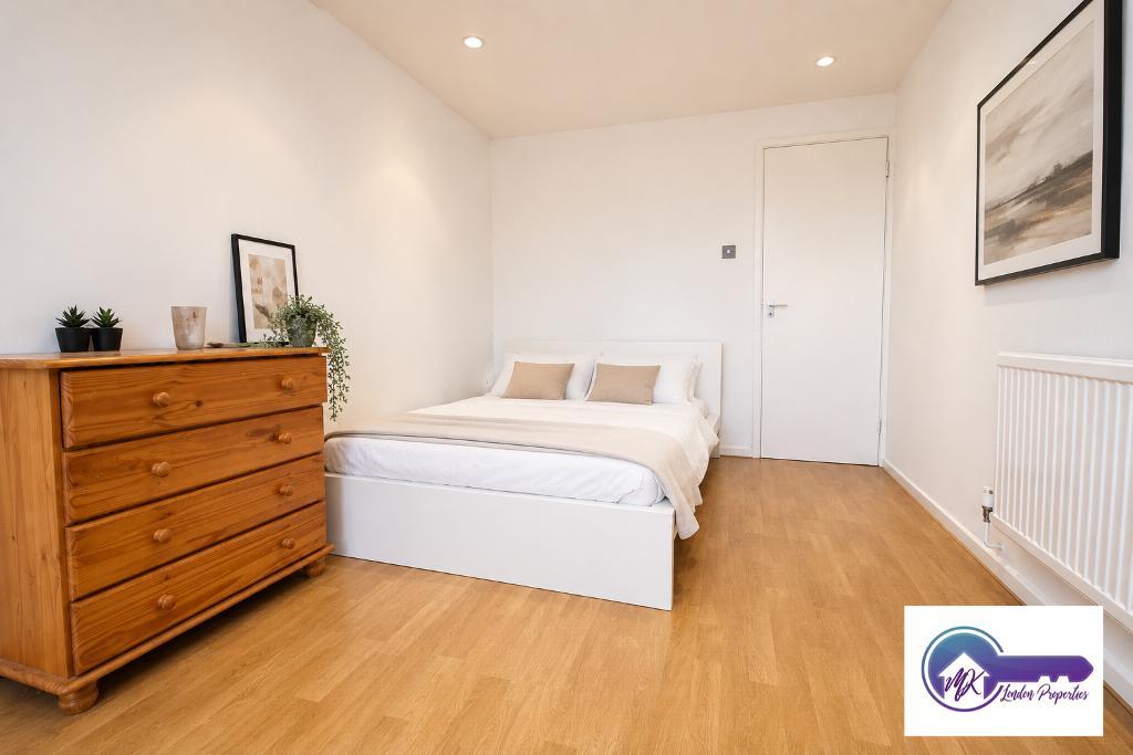 Flat Burlington Close in City of Westminster