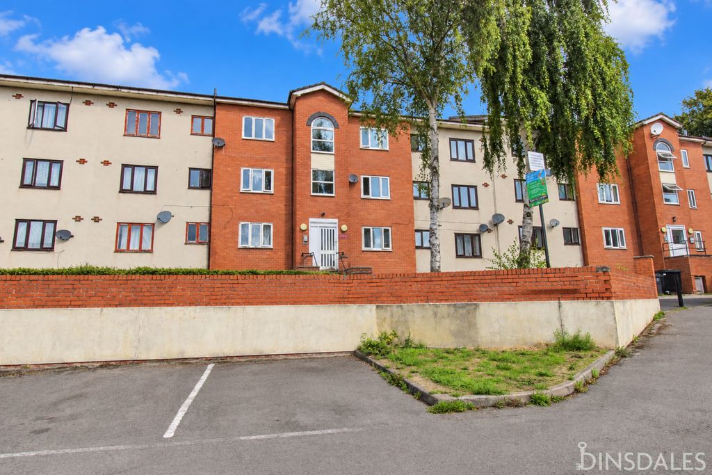 Flat Regency Court in Bradford