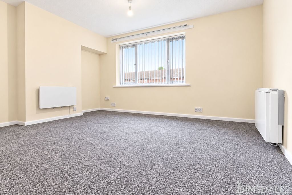 Flat Regency Court in Bradford