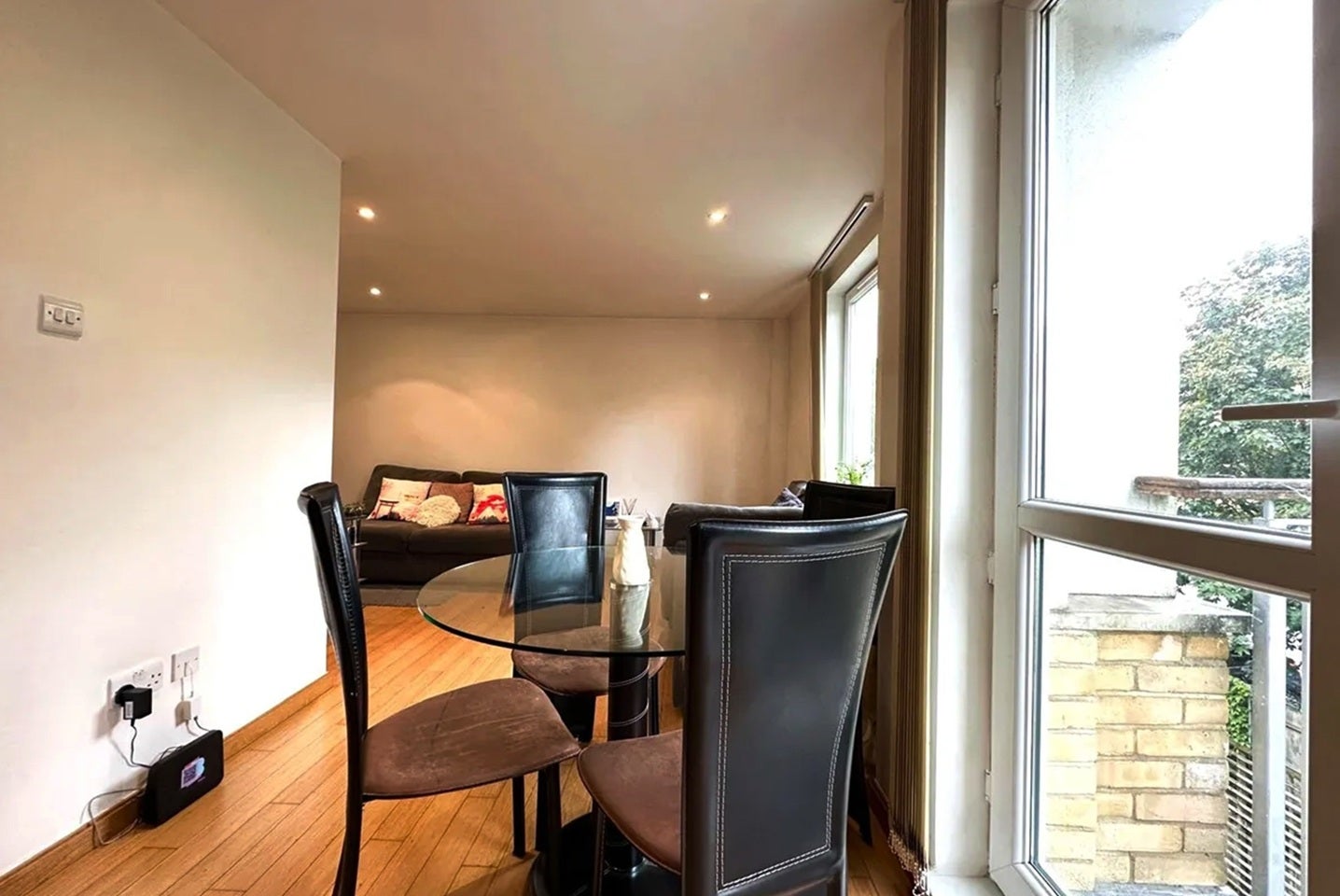 Flat Westferry Road in Greater London