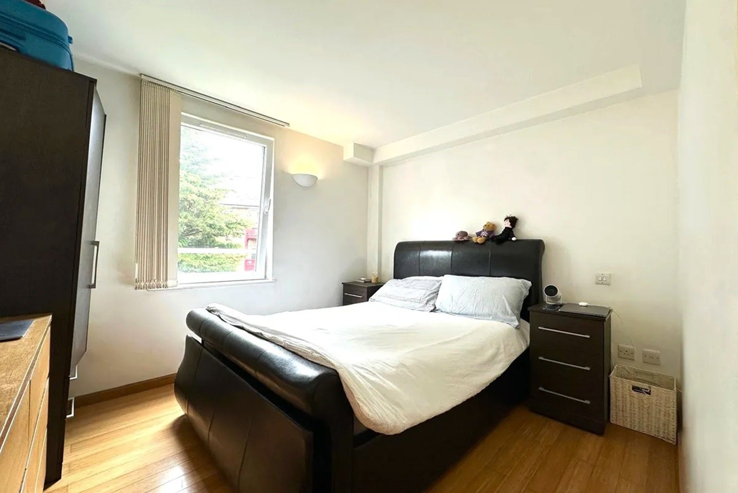 Flat Westferry Road in Greater London