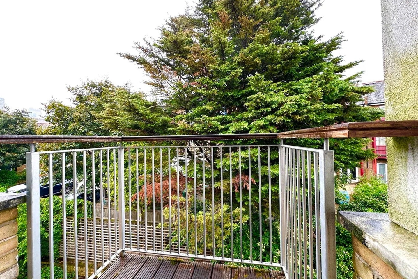Flat Westferry Road in Greater London