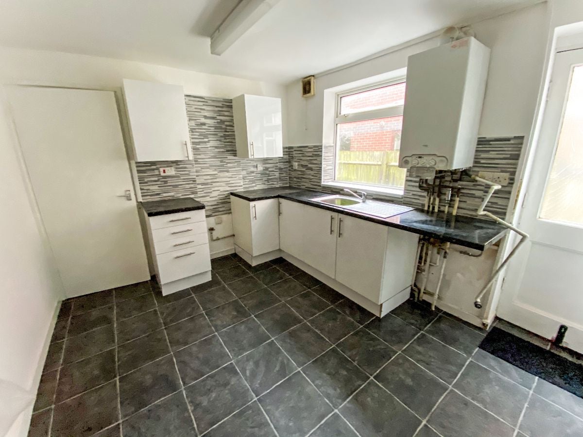 Flat Stourbridge Road in Brierley Hill