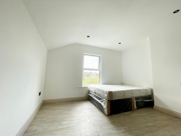 Room Station Road in Greater London