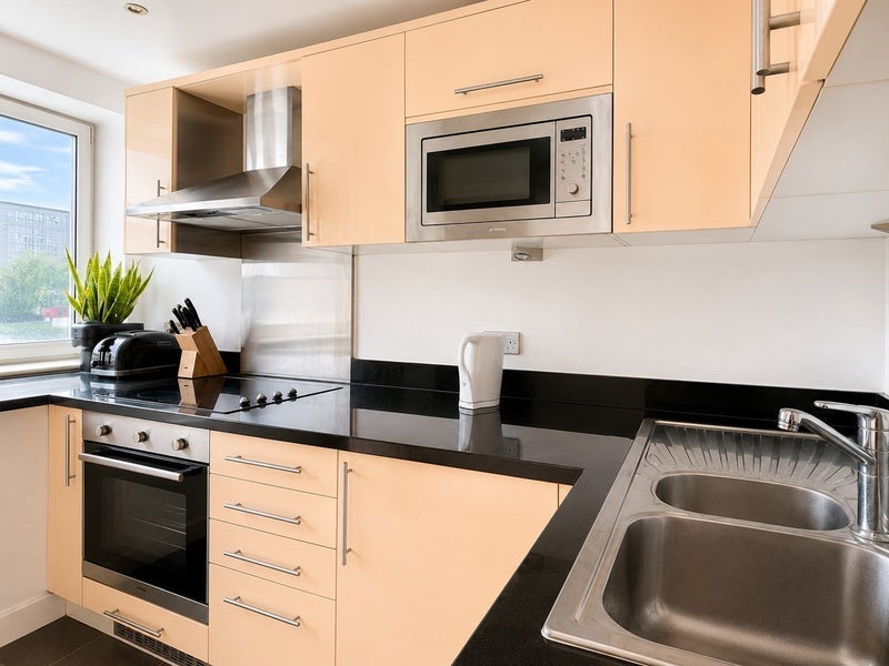 Flat Drayton Park in Greater London