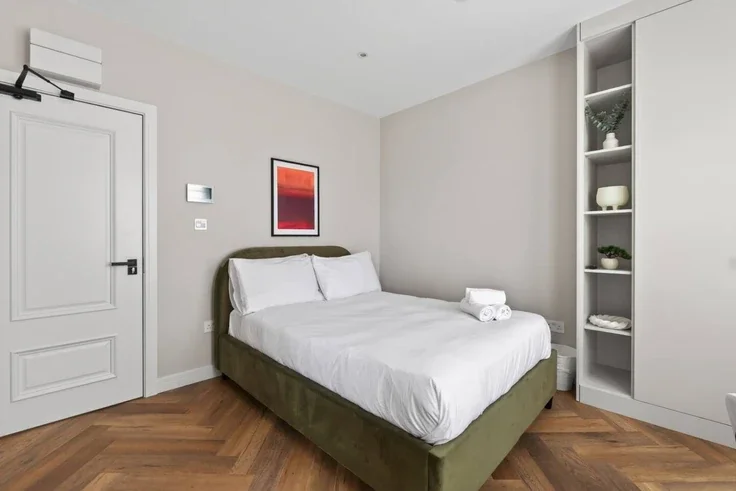 Room Baron's Court Road in Greater London
