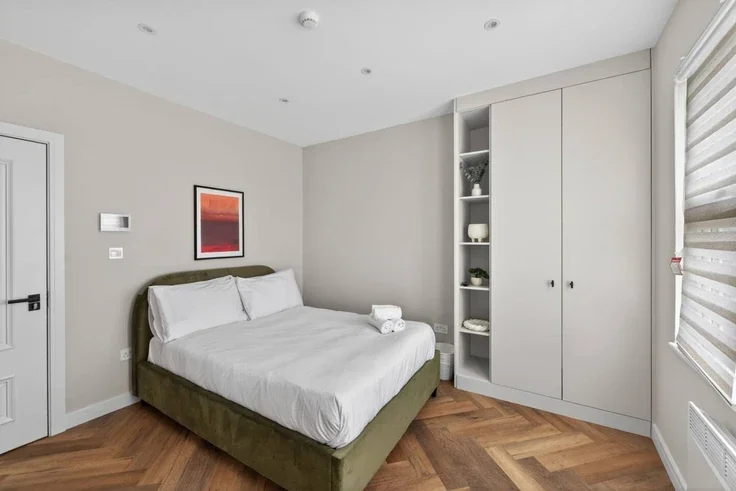 Room Baron's Court Road in Greater London