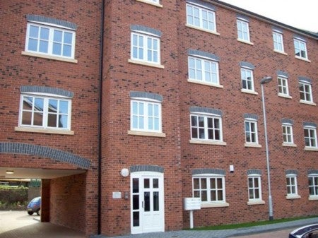 Flat Grosvenor Wharf Road in Ellesmere Port