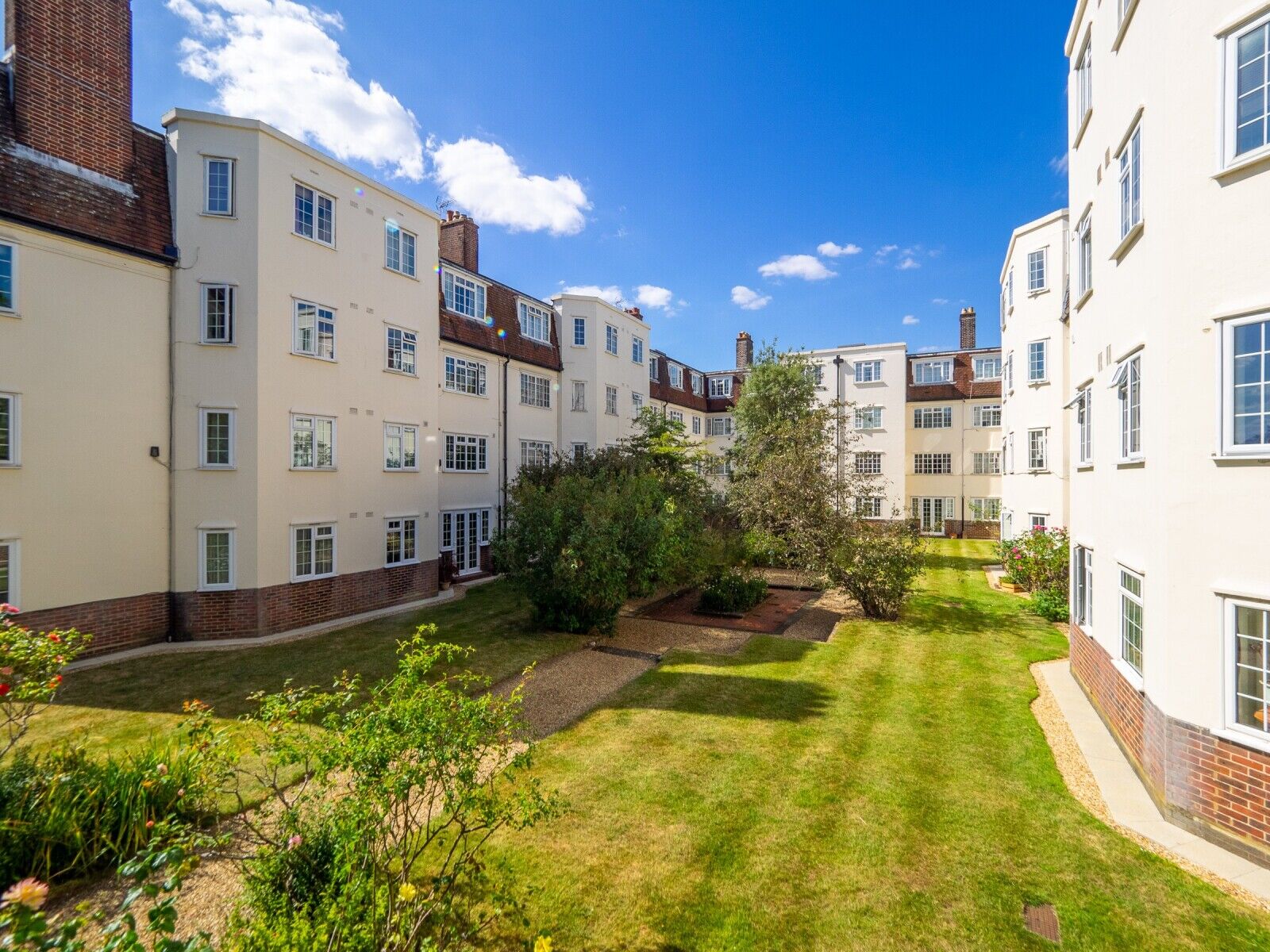 Flat Spencer Road in Greater London