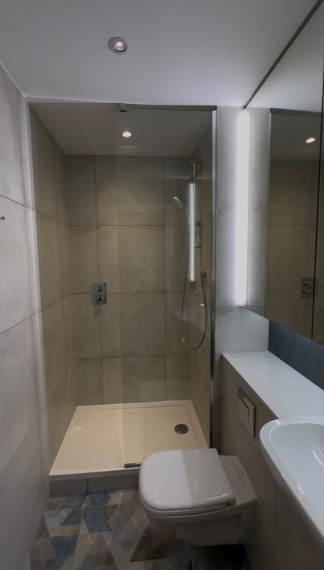 Room Weaver Walk in Greater London