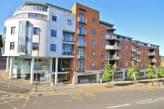 Flat Epsom Road in Guildford