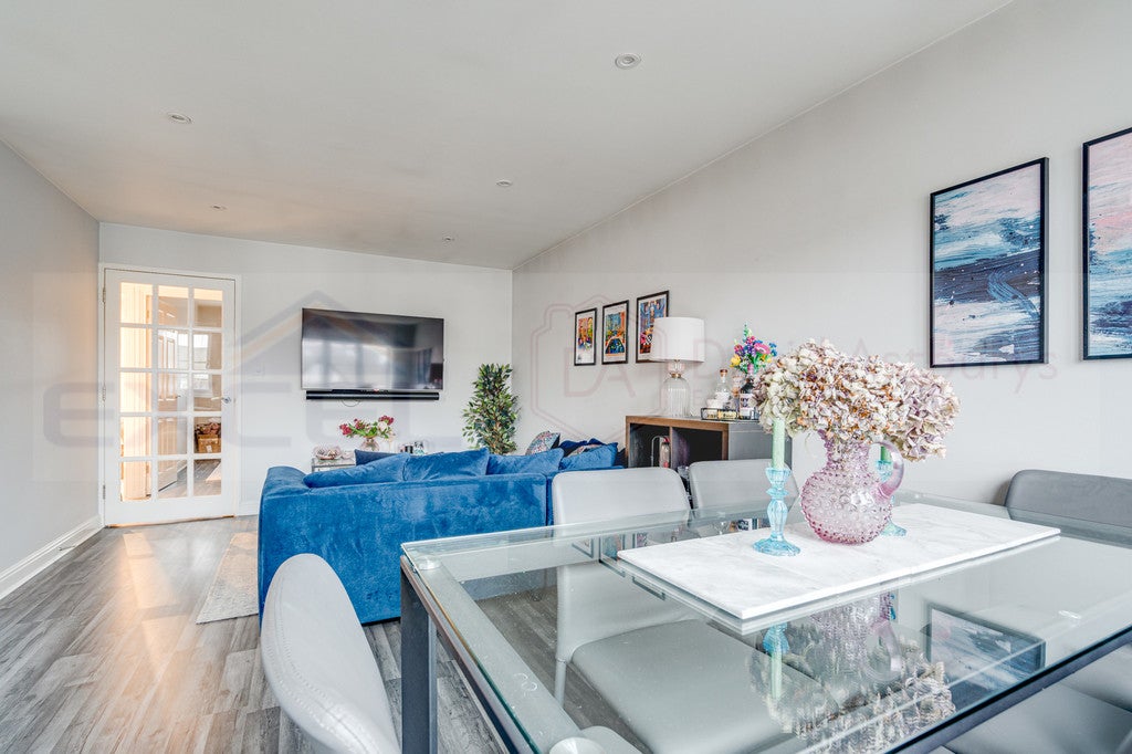 Flat Thorverton Road in Greater London