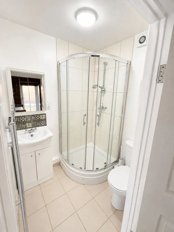 Room Clitterhouse Road in Greater London