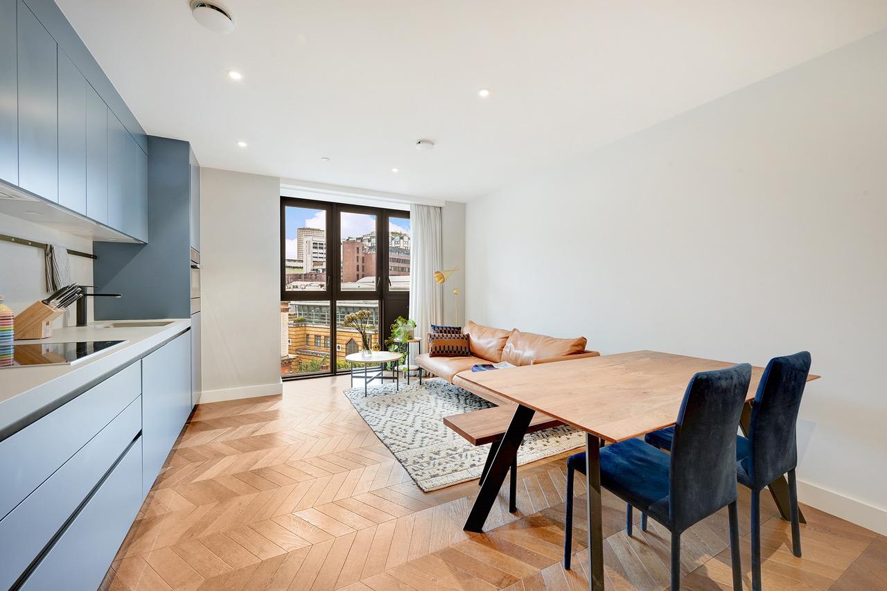 Flat Newton Street in Greater London