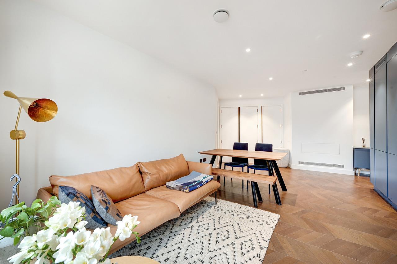 Flat Newton Street in Greater London