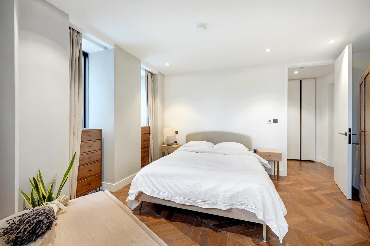 Flat Newton Street in Greater London