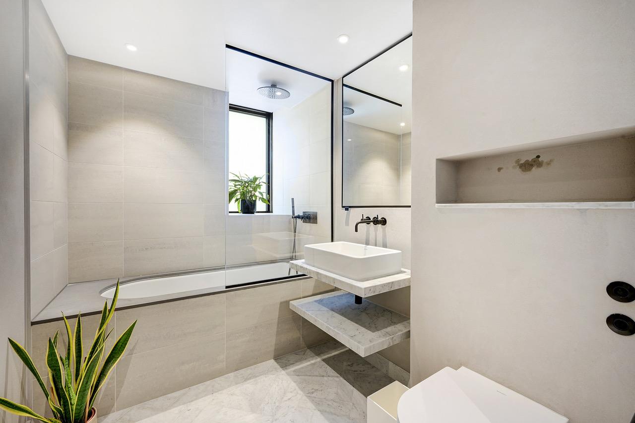 Flat Newton Street in Greater London