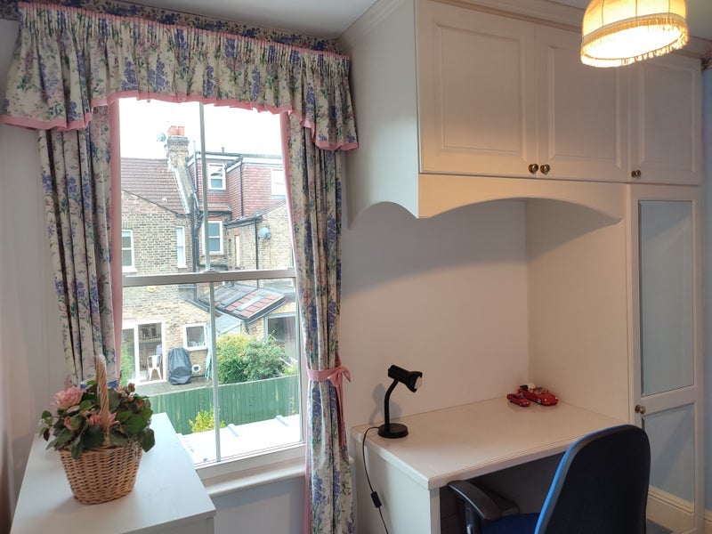 Room Whellock Road in Greater London