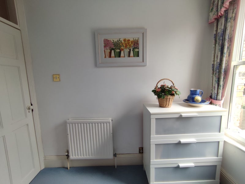 Room Whellock Road in Greater London