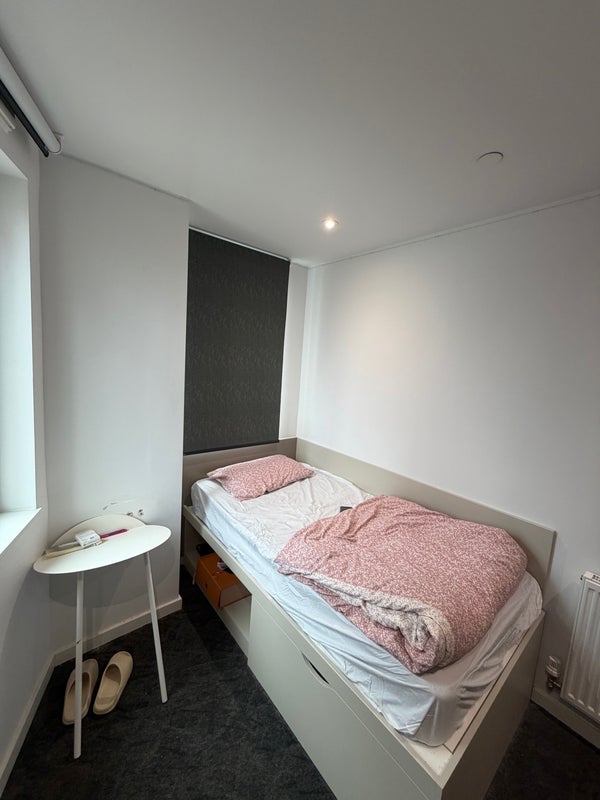 Room Trenchold Street in Greater London