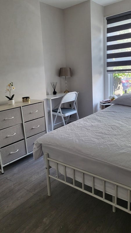 Room Worcester Road in Greater London