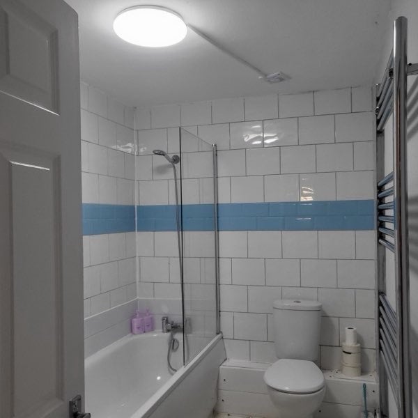Room Worcester Road in Greater London