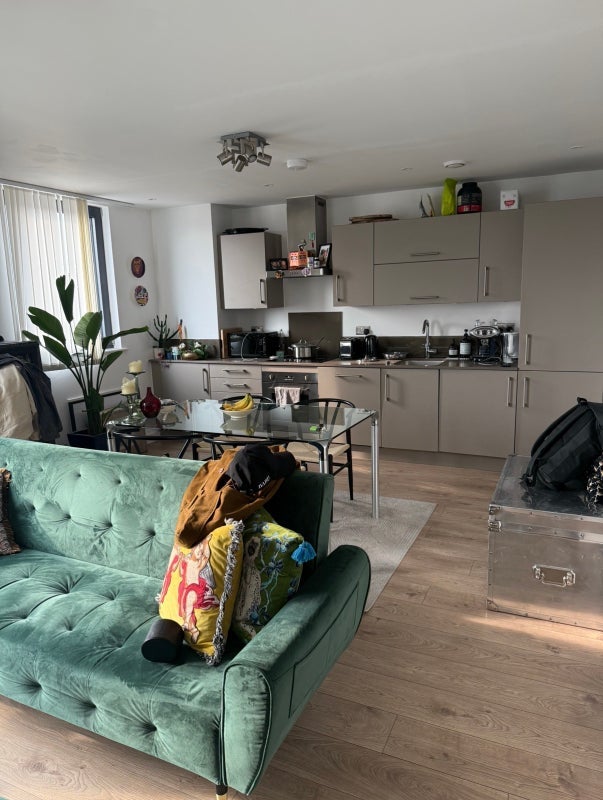 Room Rotherhithe New Road in Greater London