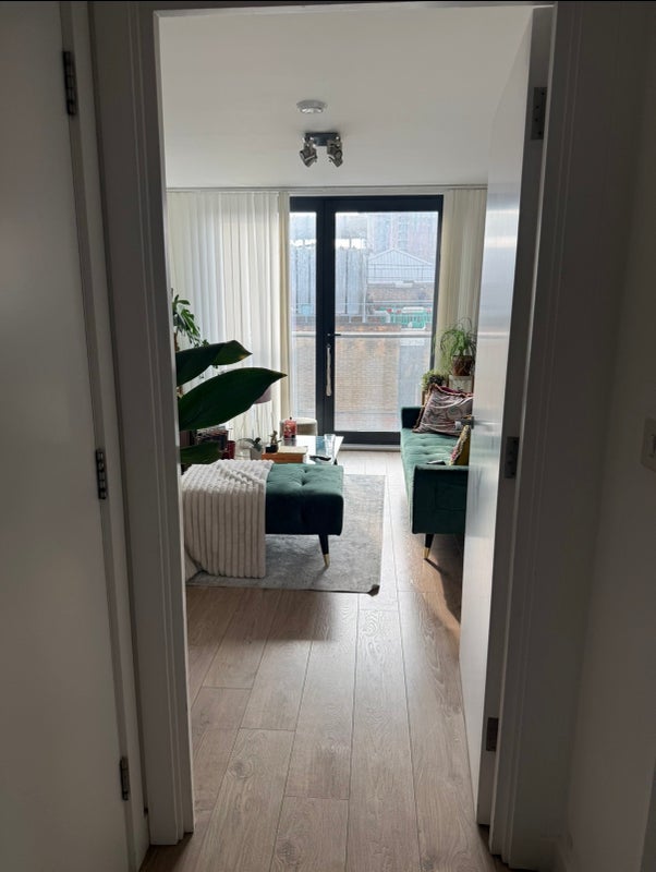 Room Rotherhithe New Road in Greater London