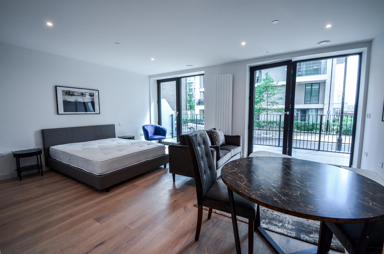 Flat Clipper Street in Greater London