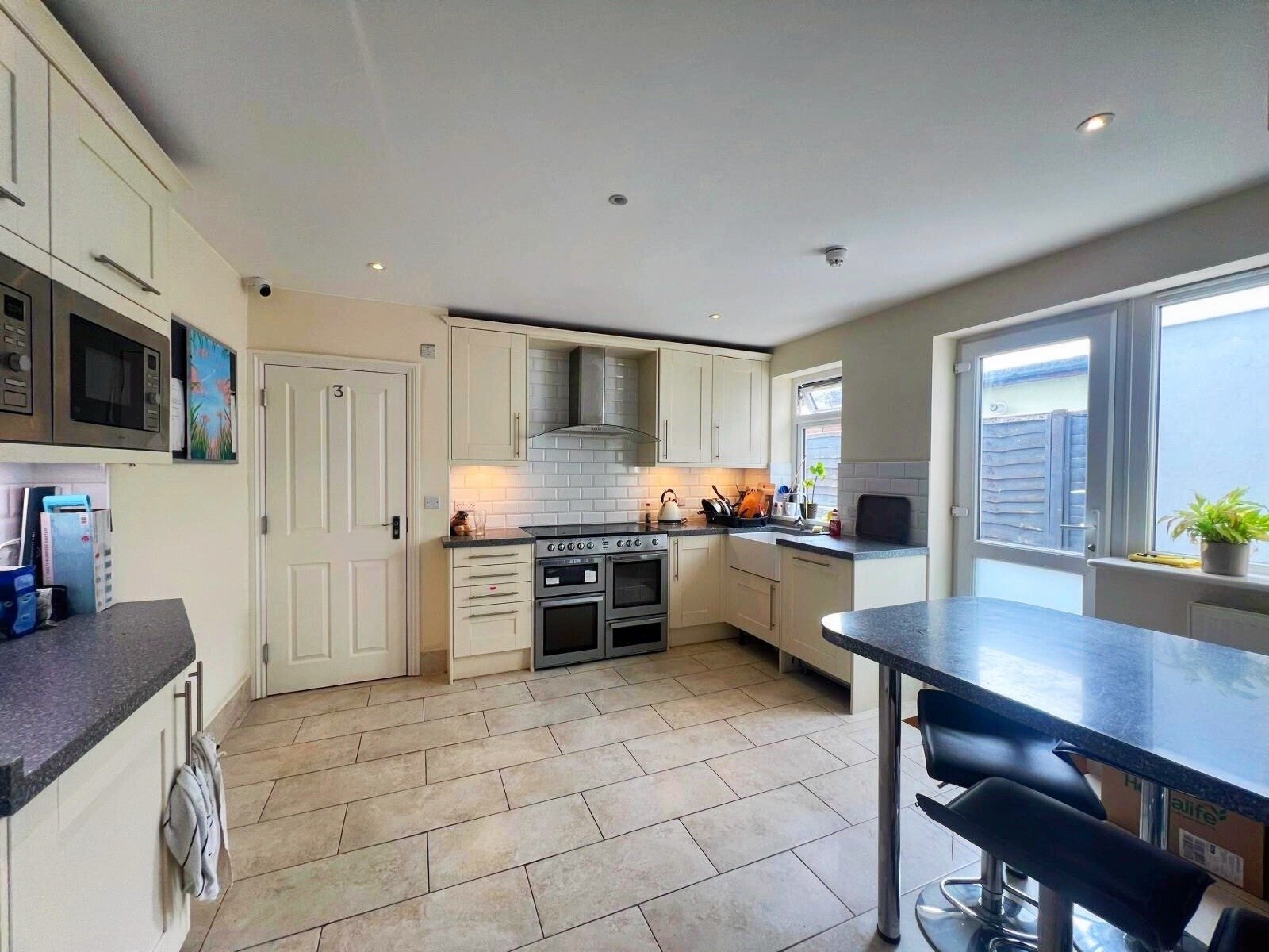 Room Redcliffe Street in Swindon