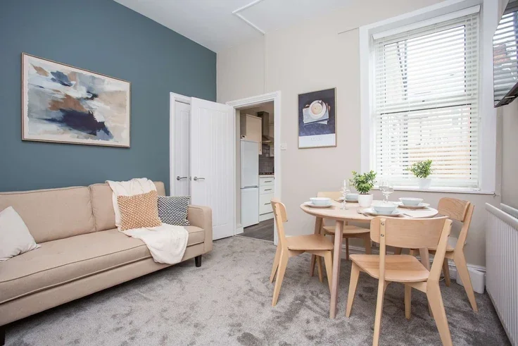 Flat Eighth Avenue in Newcastle upon Tyne