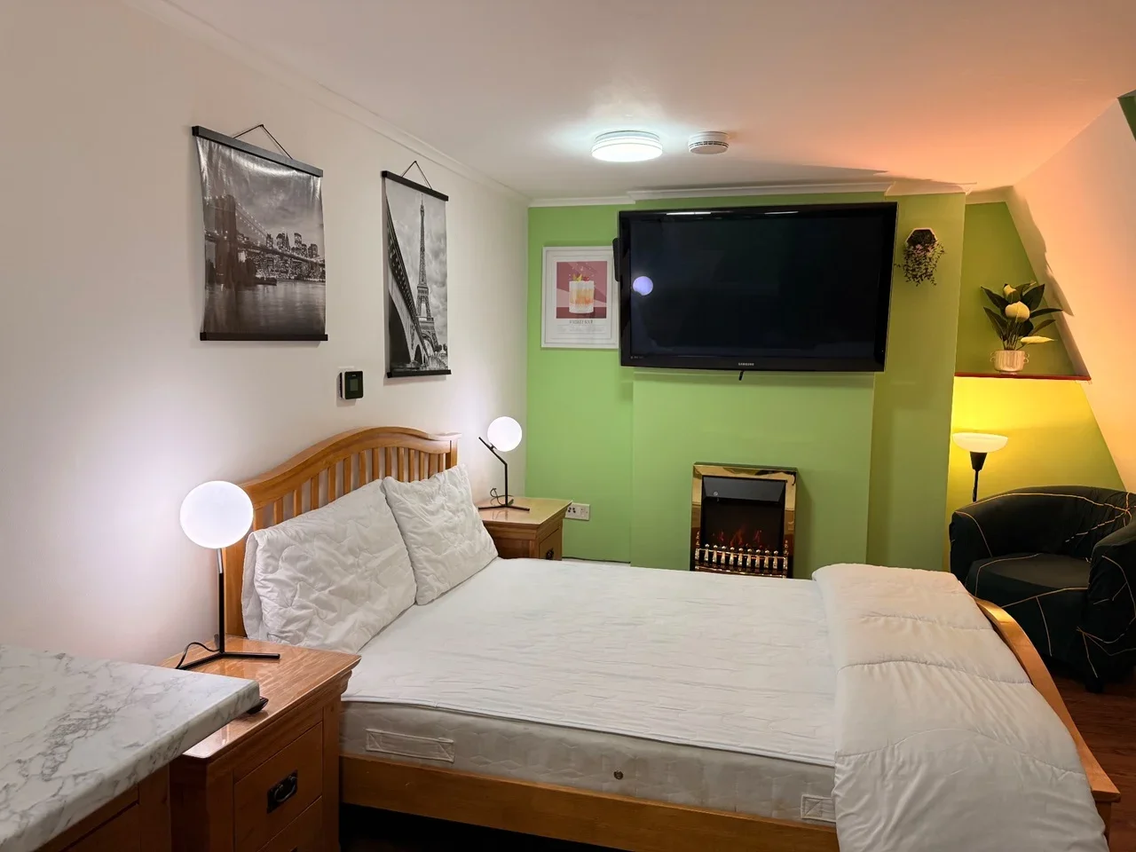Room Dean Street in City of Westminster
