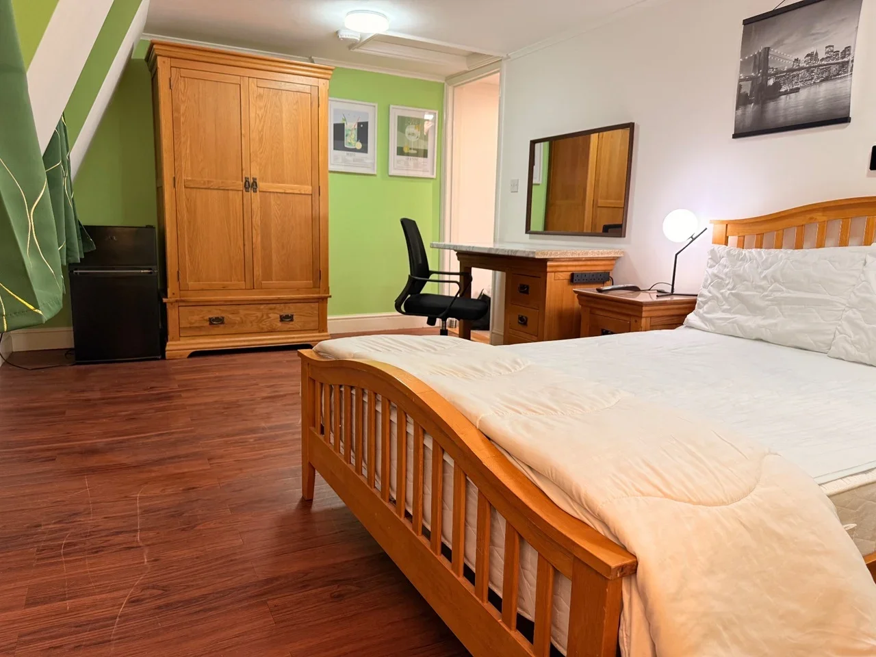 Room Dean Street in City of Westminster