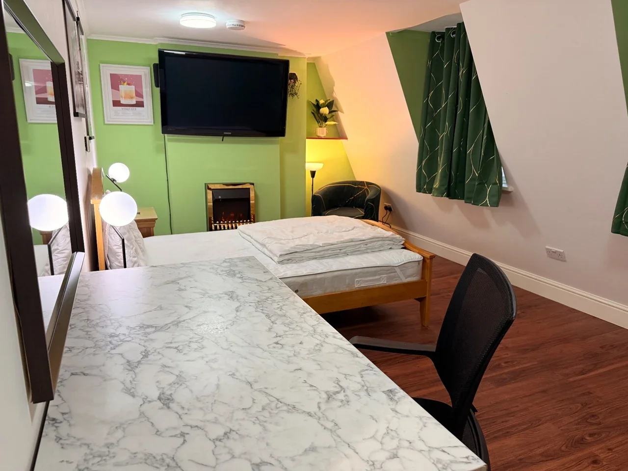 Room Dean Street in City of Westminster