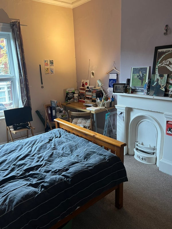 Room Cardigan Road in Leeds