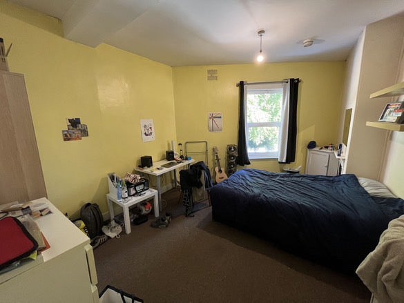 Room Cardigan Road in Leeds